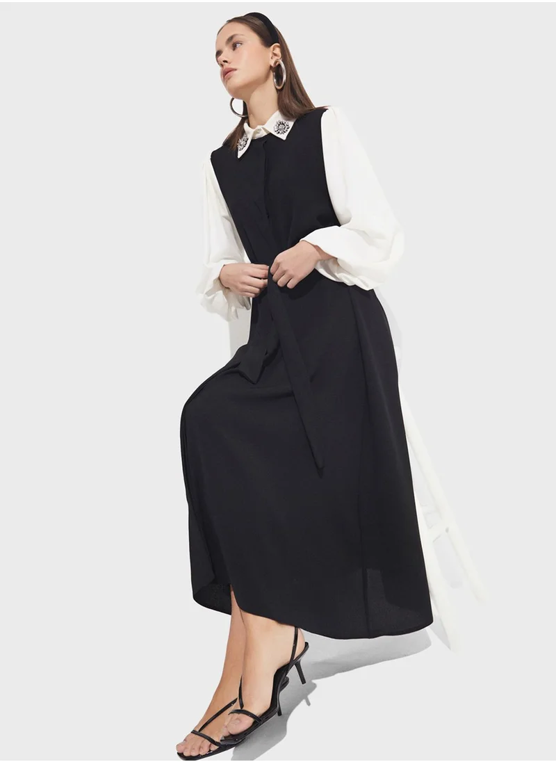 جون Embellished Belted Maxi Dress