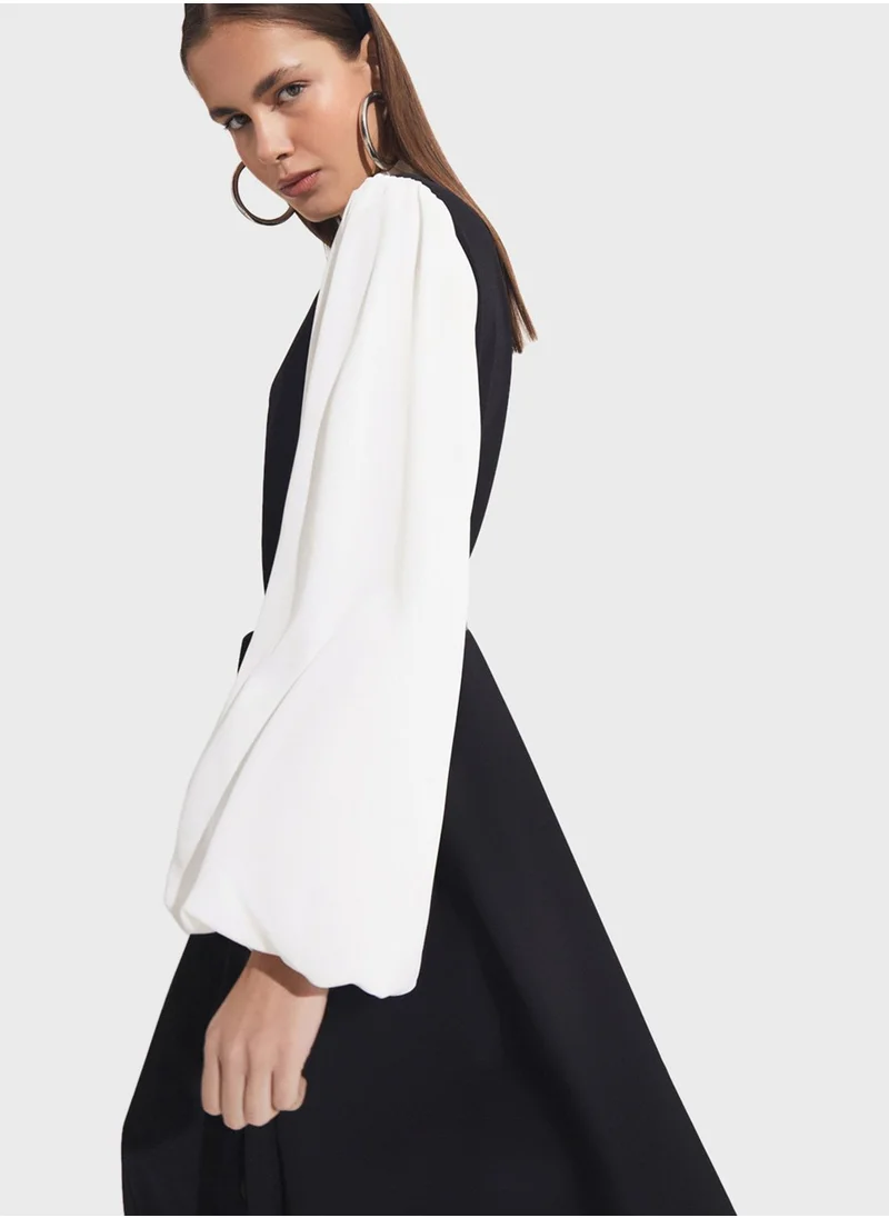 جون Embellished Belted Maxi Dress