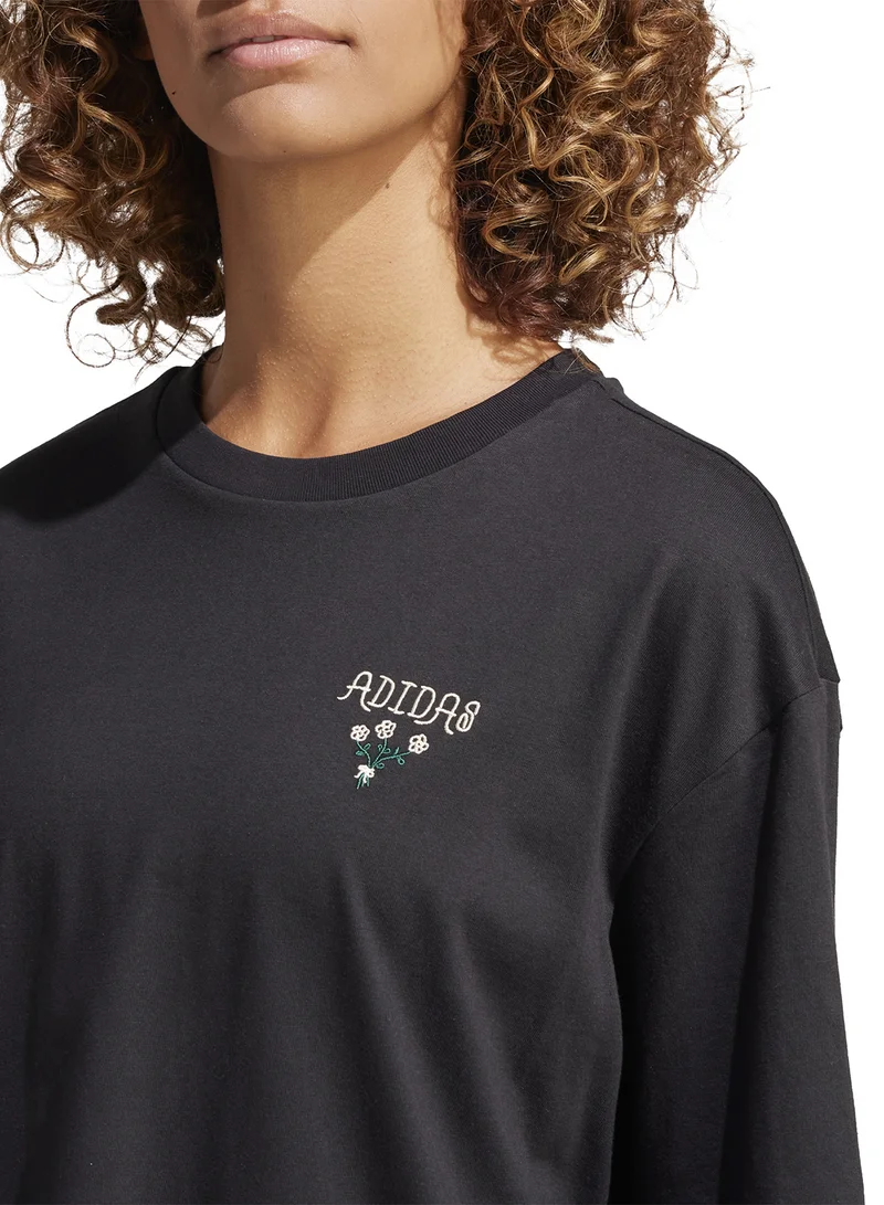 adidas تيشيرت مطبوع صغير لاونج