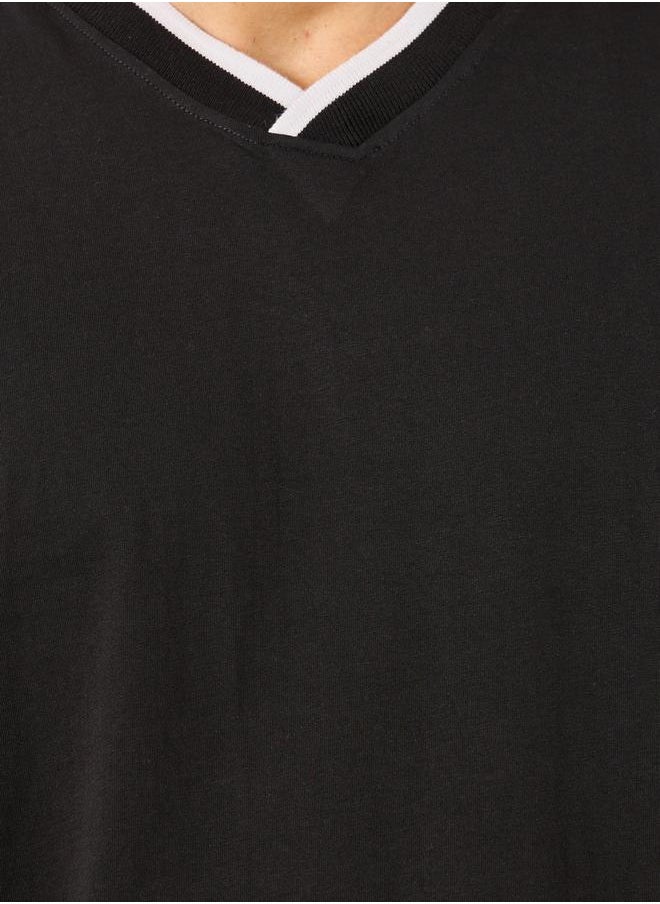 Styli Tipped V Neck Jersey Regular Fit T-Shirt  - Image 3