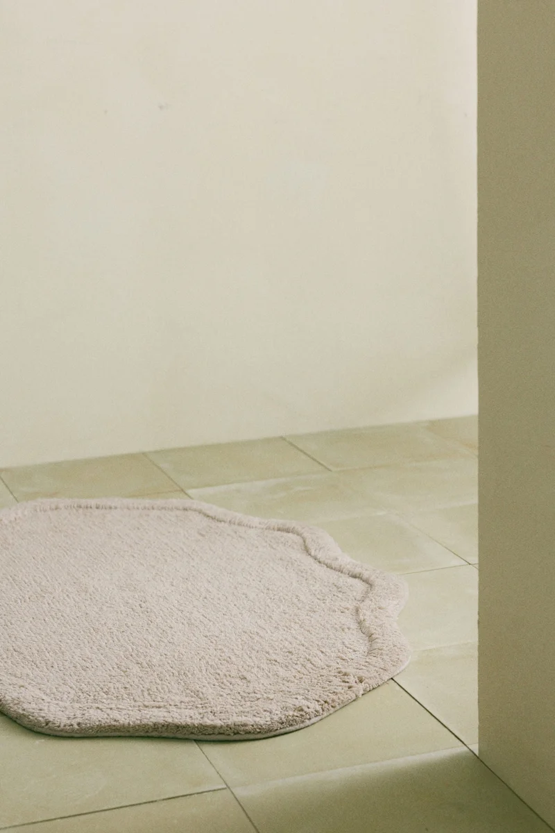 اتش اند ام مفرش حمام من القطن المعقود