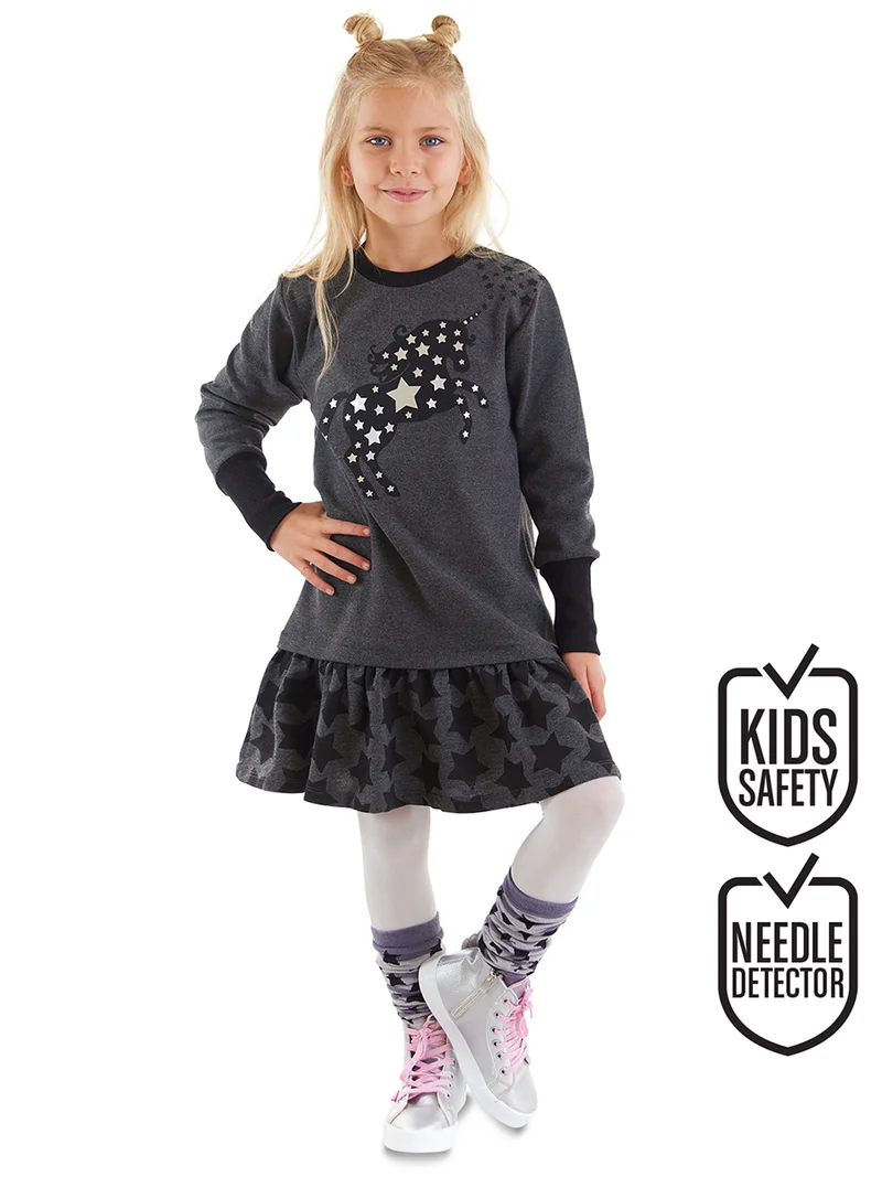 ج&مشب فستان بناتي بتصميم وحيد القرن ونجوم باللون الرمادي