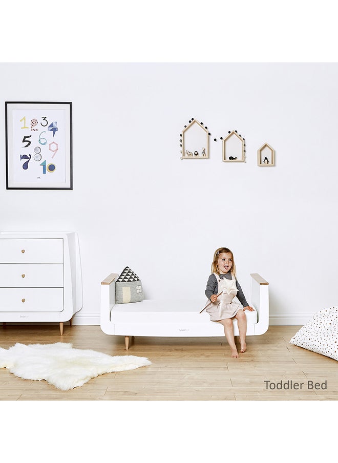 Snuz - Nursery Set Kot + Changer Skandi Infant And Baby/Toddler , Includes Cot Bed - Changing Unit , 0M - 4 Years , Cot - H89Cm X W72 X L133Cm/Changing Unit - H96 X W85 X D55Cm. - White And Natural Skandi - Image 1