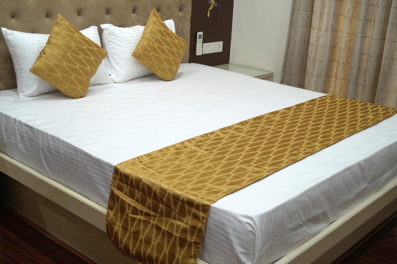 Vissage Elegant Geometric Double Bed Runner with 2 Cushion Covers, Golden - Image 1