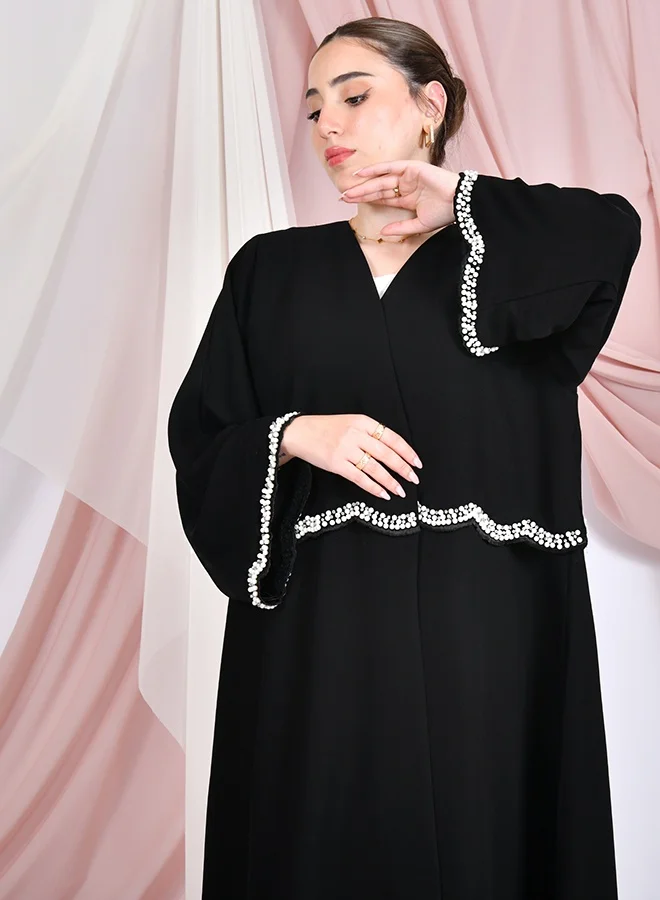 عبايات حوراء عباية لف سوداء ربع كلوش بأكمام واسعه مزينة باللؤلؤ الابيض