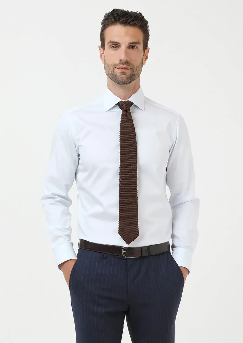 رامسي قميص قطني كلاسيكي سادة بلون أزرق فاتح، بقصة ضيقة، مصنوع من القطن الخالص ١٠٠٪