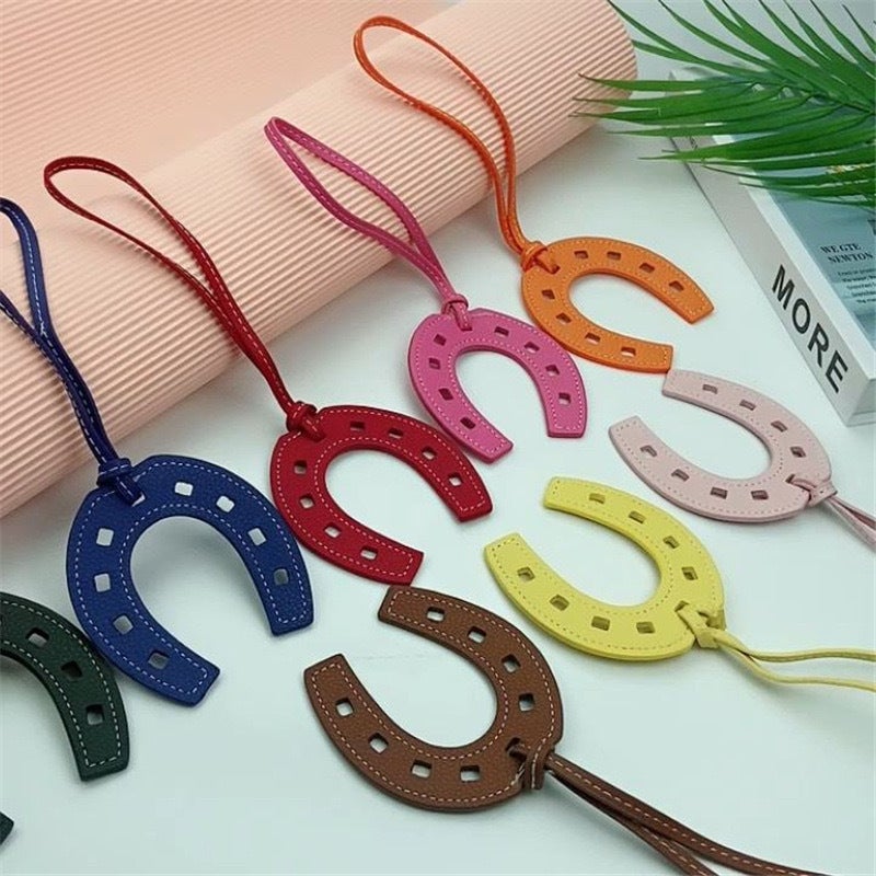 Creative Solid Color Horseshoe Car Pendant Leather U-Shaped Bag Pendant Double-Sided Decorative Fashion Pendant - Image 2