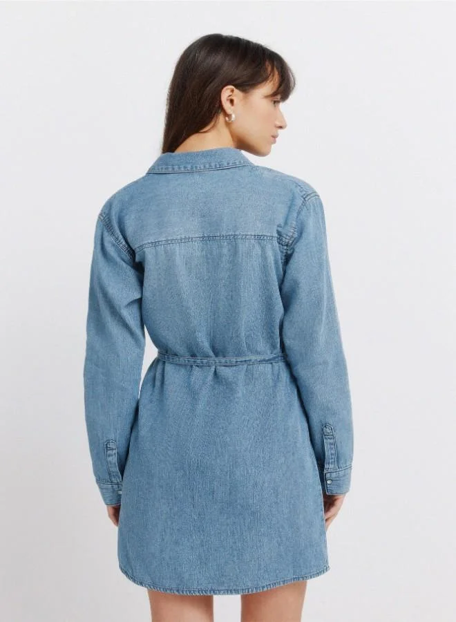 Springfield  Denim short dress. Shirt collar. Front button and cuff fastening. Waist belt detail. V-shaped yoke. Studs on yoke. A washing process has been used with new technologies, reducing water, chemical and energy consumption. for Women | Best Price UAE