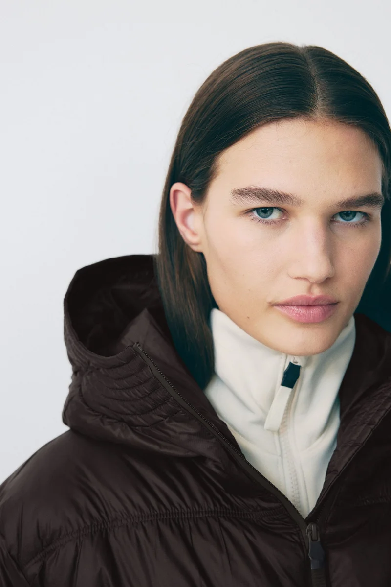 اتش اند ام جاكيت تزلج منفوخ مبطن بالريش من نسيج ثيرموموف