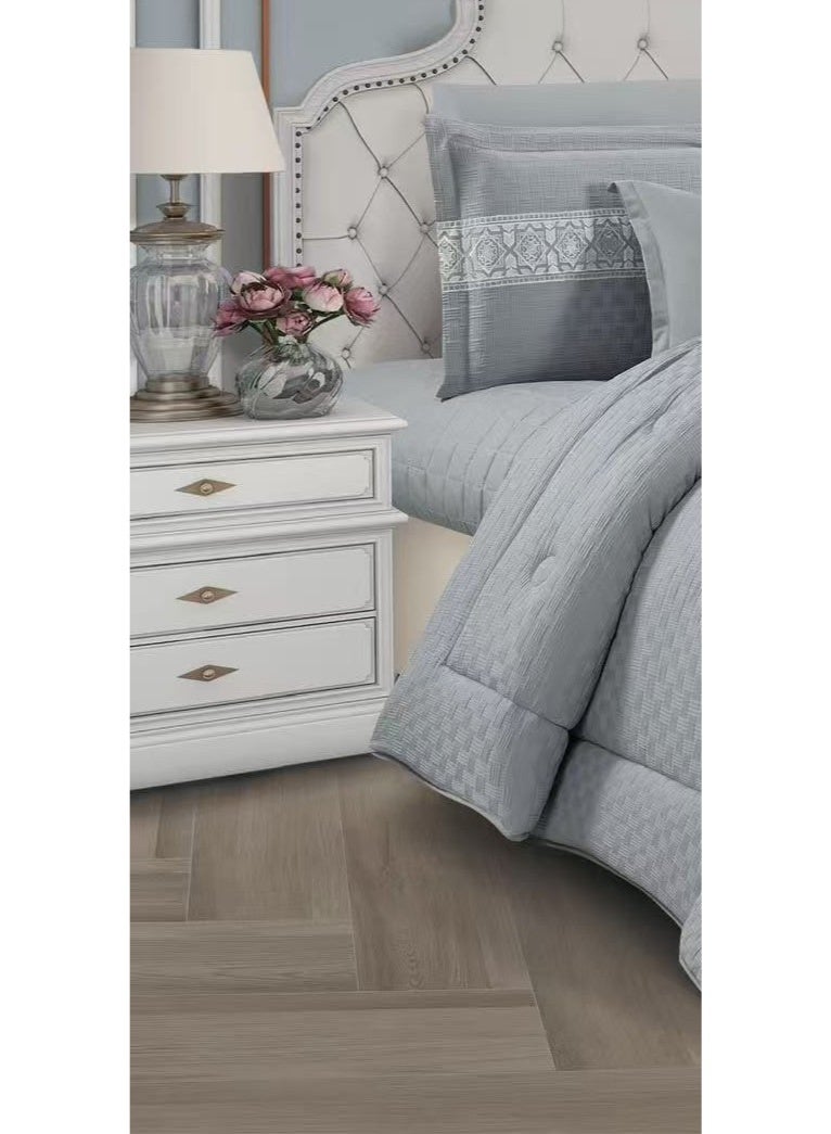 لوفيرا طقم مفرش نفرين ملكي لحاف قماش متين وناعم ونقشة عصرية 8 قطع مقاس 240*260 سم - Image 2