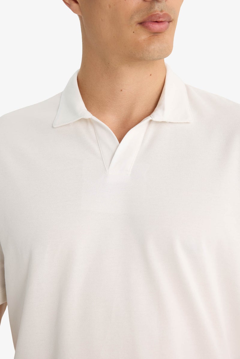 ديفاكتو تيشيرت بولو نص كم أبيض قصة عادية منسوج محكم - Image 5