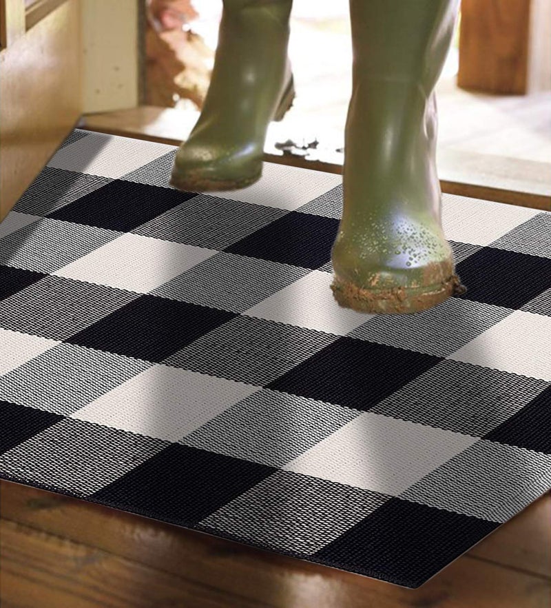 MUBIN Cotton Buffalo Plaid Rug, 2'x3' Black and White Outdoor Rug Front Door Decorative Mat, Washable Doormat Hand-Woven Foldable Area Rug Layered Door Mats Rug for Front Porch, Entryway, Patio - Image 3