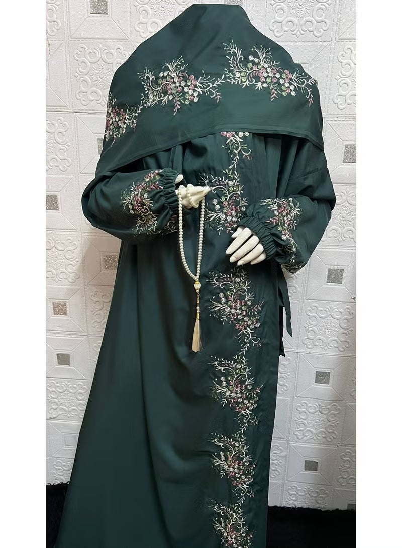 Embroidered women's prayer sheet