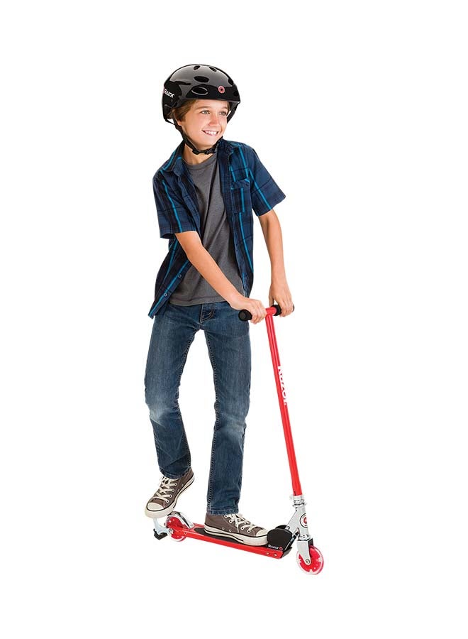 ريزر سكوتر Razor S Spark Sport Kick Scooter - أحمر - عجلات مضيئة LED، شريط قبضة كامل السطح، شريط Spark، إطار خفيف الوزن من الألومنيوم، قابل للطي أحمر 63x28.7x82.6 سم 63x28.7x82.6سم - Image 2