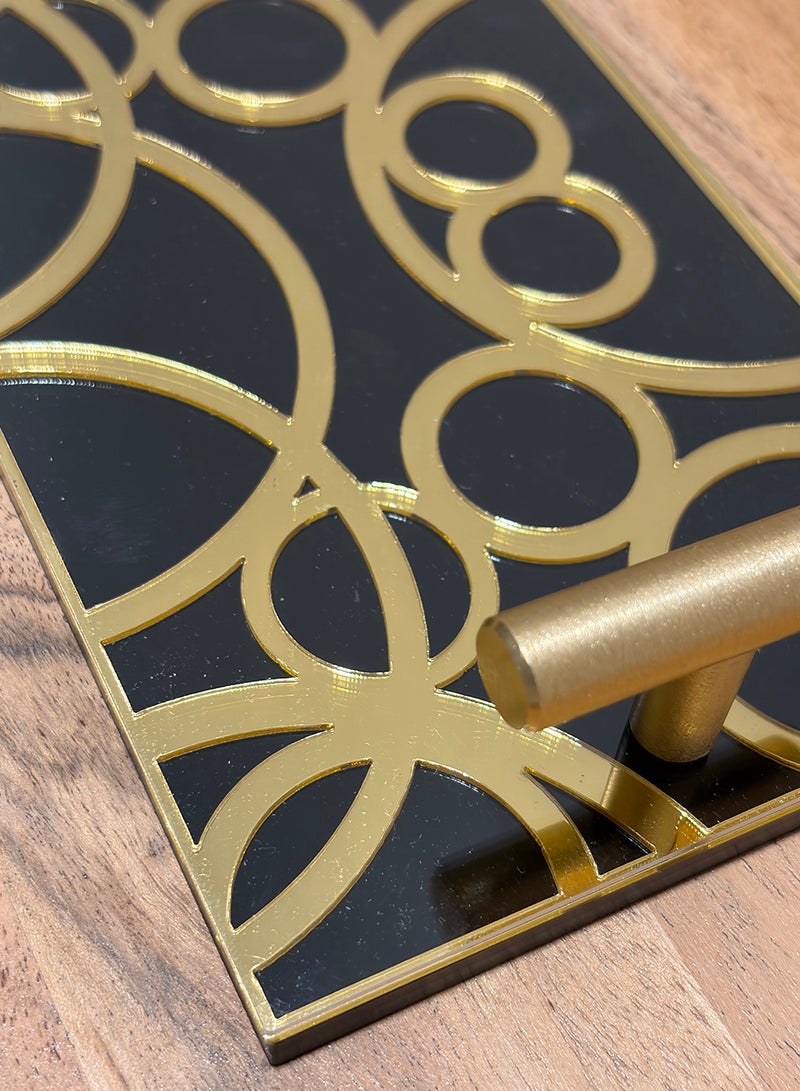 لوحة صينية تقديم من الأكريليك بتصميم مزخرف ومقابض معدنية ذهبية اللون - Image 4