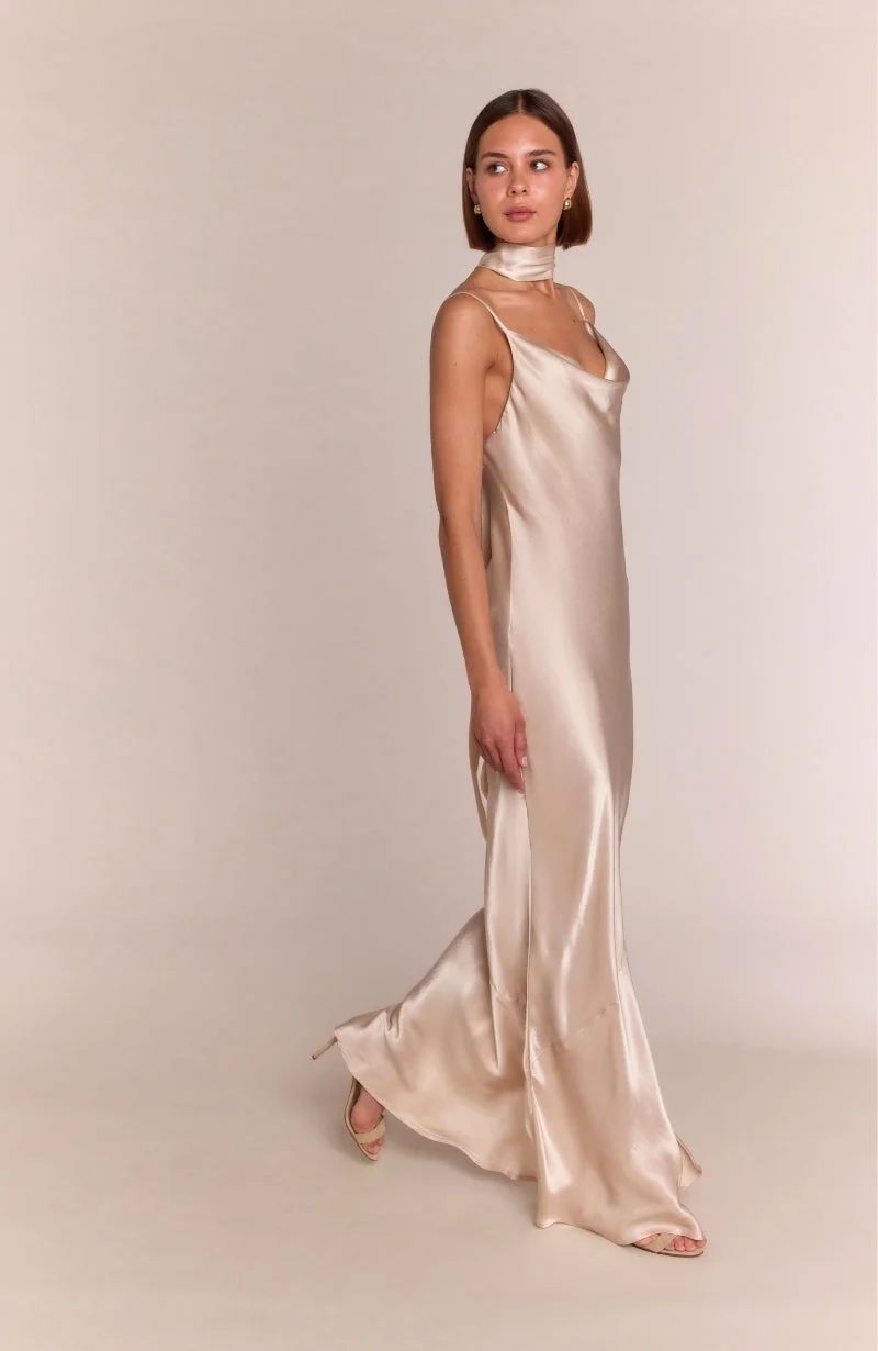 معاد كتابته لندن فستان بياقة ملتفة من بولينسا