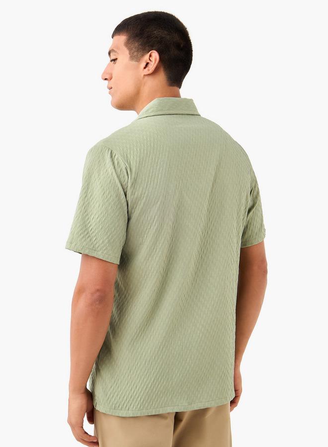 سبلاش فيڤ قميص بقصة عادية بياقة كامب وأكمام قصيرة بنسيج دوبي - Image 3