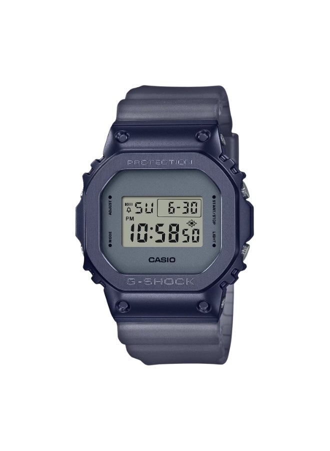 كاسيو ساعة كاسيو جي-شوك GM-5600MF-2DR للرجال رقمية، تصميم مربع بإطار معدني مطلي أيونياً بالأزرق، سوار ريزن شبه شفاف (Midnight Fog)، مقاومة للماء 200 متر - Image 1