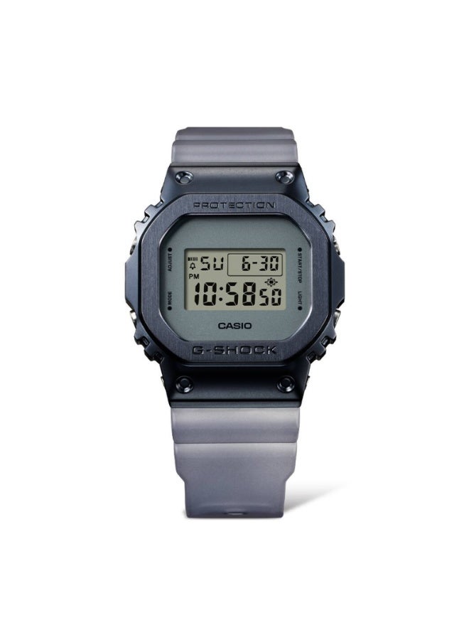 كاسيو ساعة كاسيو جي-شوك GM-5600MF-2DR للرجال رقمية، تصميم مربع بإطار معدني مطلي أيونياً بالأزرق، سوار ريزن شبه شفاف (Midnight Fog)، مقاومة للماء 200 متر - Image 2