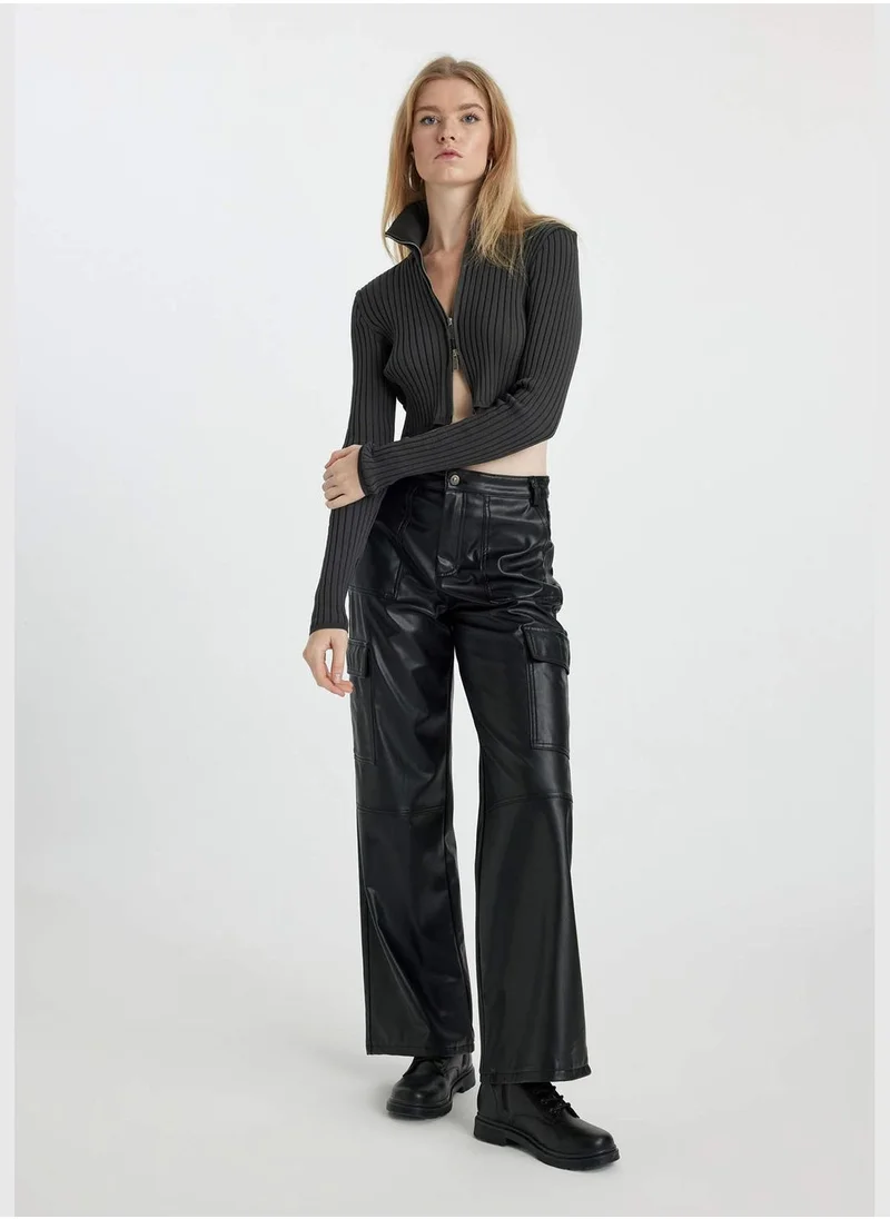 ديفاكتو Woman Wide Leg Cargo Woven Trousers