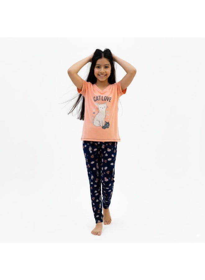 جوانا طقم بيجاما بناتي بطبعة حب القطط، قميص برقبة على شكل V بأكمام قصيرة وبنطال طويل، زهري/أزرق - Image 4