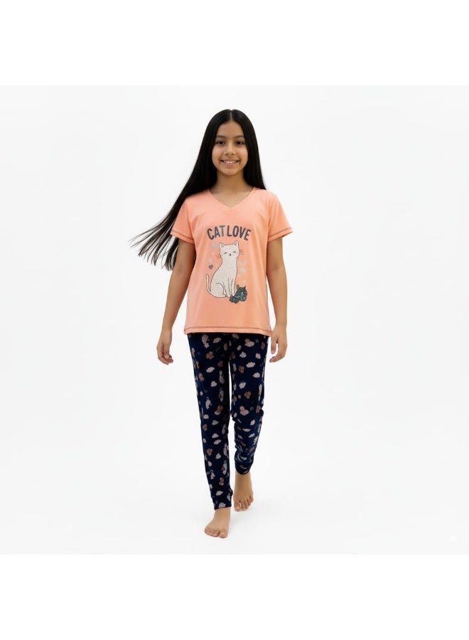 جوانا طقم بيجاما بناتي بطبعة حب القطط، قميص برقبة على شكل V بأكمام قصيرة وبنطال طويل، زهري/أزرق - Image 2
