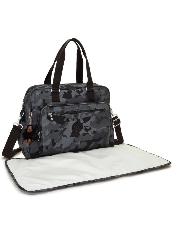 kipling حقيبة حفاضات كيبلينغ ألانّا المطبوعة بتصميم كامو ضبابي - Image 2