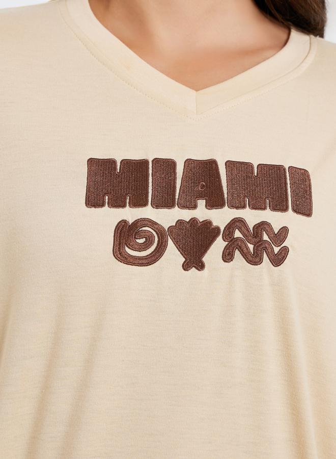 ستايلي تيشيرت مطرز بقصة واسعة - Image 4