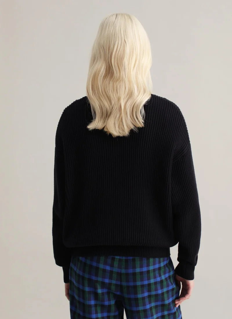 او في اس كنزة بياقة مدورة مضلعة من أوفس