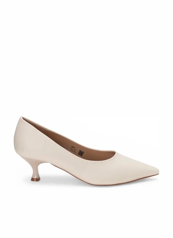 باتا حذاء بكعب أنيق بطرف مدبب