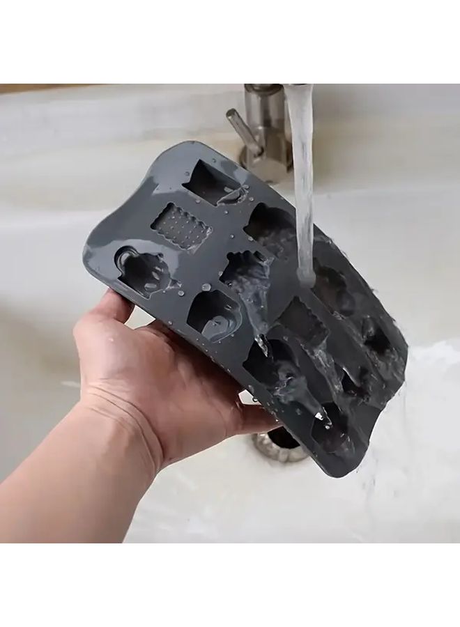 مجموعة قوالب الشوكولاتة السيليكونية بلون القهوة مع تصميم الساعة وأشكال إبريق الشاي والكب كيك - Image 3