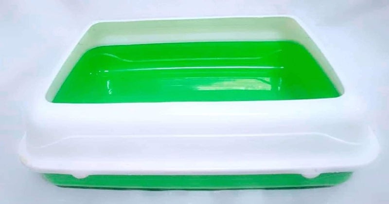 Cat Litterbox with Removable Splash Guard - High-Sided Green & White Plastic Pet Toilet - Easy-to-Clean Rectangular Litter Tray for Kittens & Senior Cats - Green
