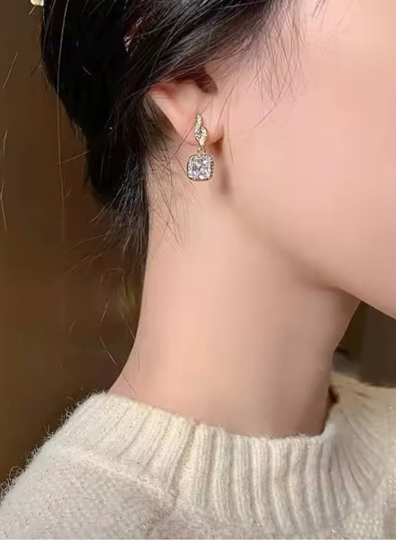 إيكوال حلق اذن نسائي بتصميم عصري وعالي الجودة مرصع بالزركون - Image 2