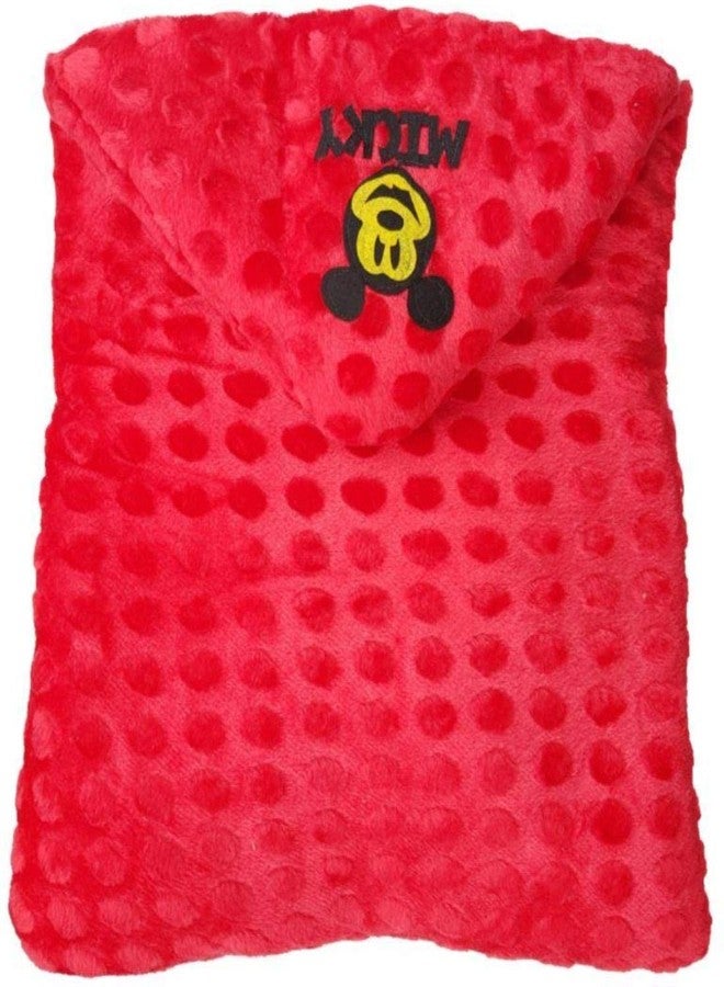 First Kick مجموعة بطانيات الأطفال المخملية من فيرست كيك، عبوة من قطعتين، لون أحمر وكريمي، مصنوعة من البوليستر المتين، ناعمة للغاية، تُستخدم كغطاء للأطفال الرضع (66 سم × 66 سم، من 0 إلى 6 أشهر). - Image 4