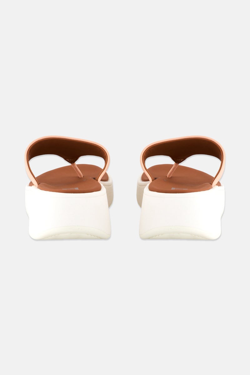 FitFlop صنادل فلاتفورم جلدية للنساء، بيج - Image 2