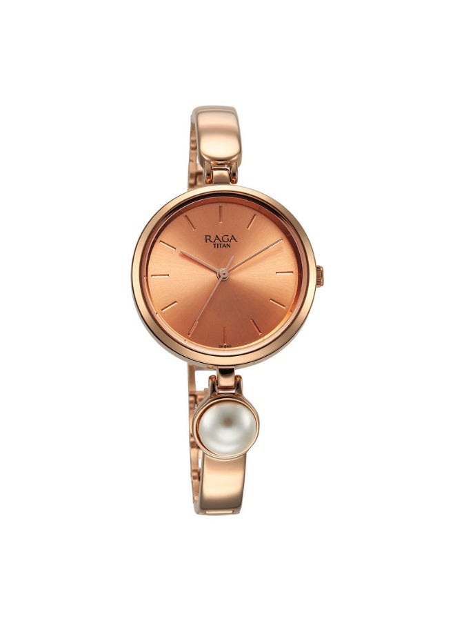 TITAN ساعة رجا باور بيرلز للنساء 2720WM01 – قرص وردي ذهبي، حزام معدني من الفولاذ المقاوم للصدأ مع لمسة من اللؤلؤ، حركة كوارتز - Image 2