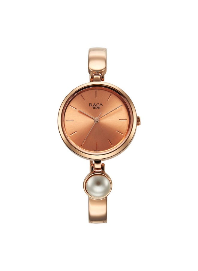 TITAN ساعة رجا باور بيرلز للنساء 2720WM01 – قرص وردي ذهبي، حزام معدني من الفولاذ المقاوم للصدأ مع لمسة من اللؤلؤ، حركة كوارتز - Image 1