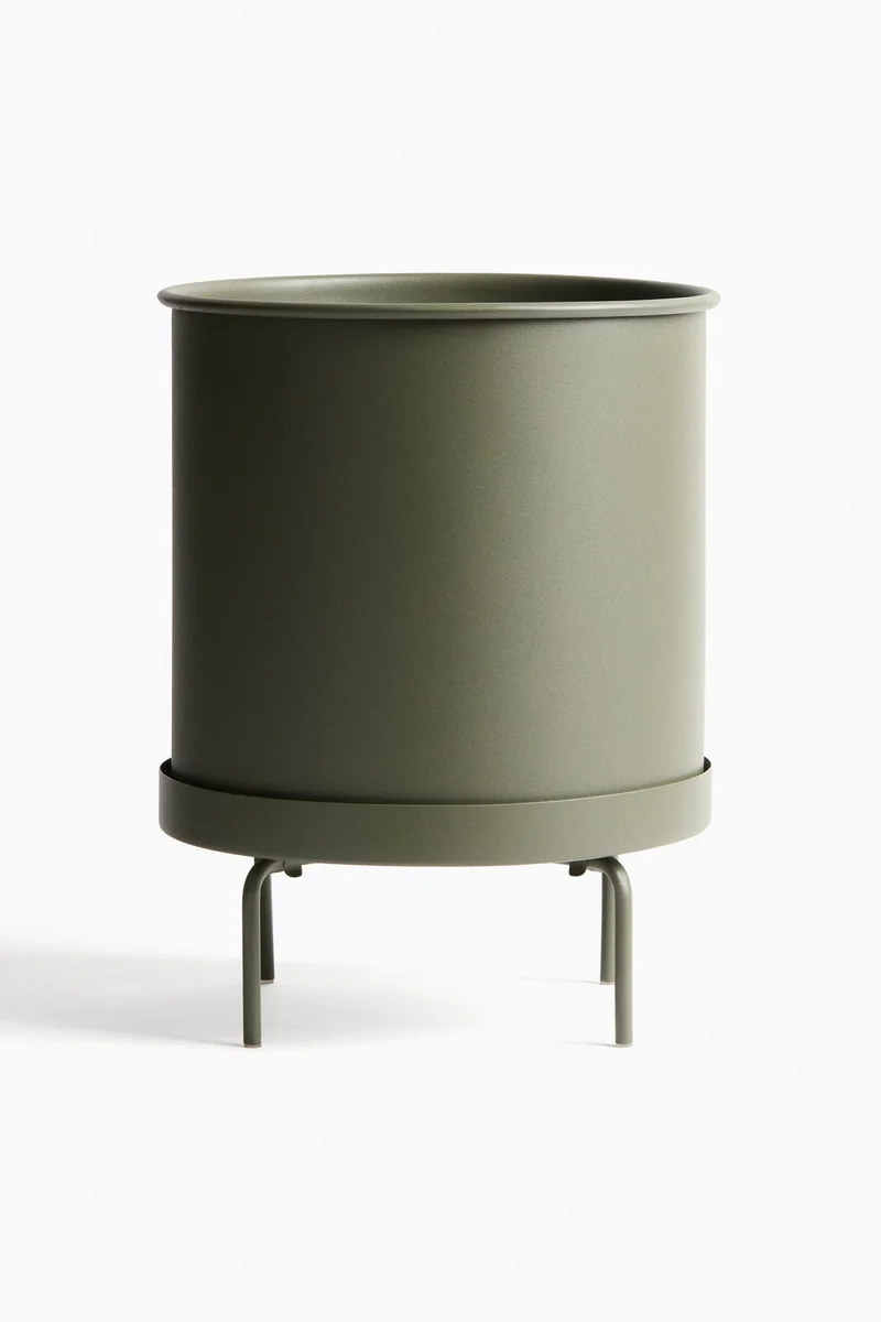 اتش اند ام حوض نباتات كبير جداً ومسند من الحديد