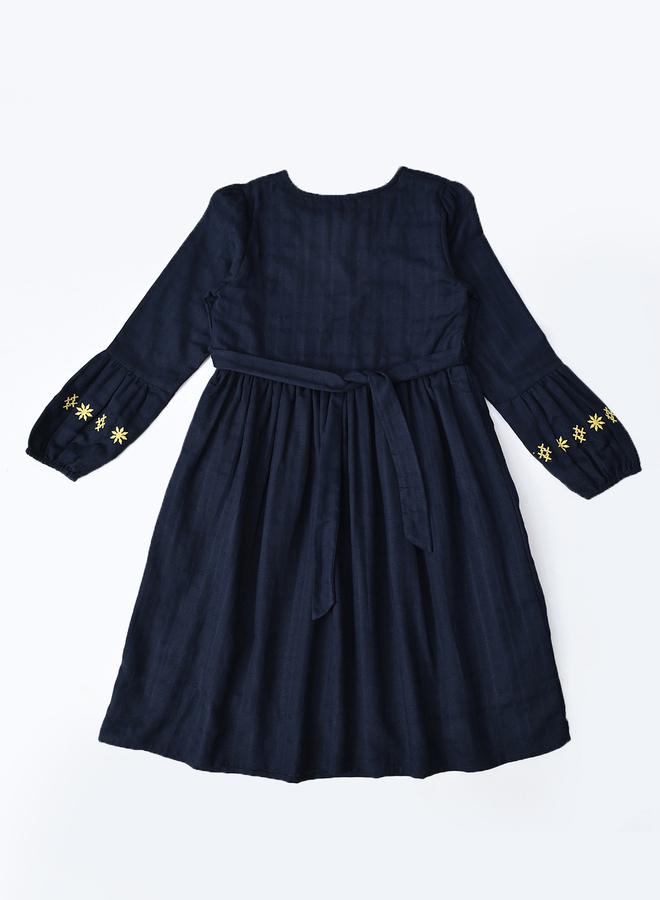 بيلا مودا فستان قطن مطرز بأكمام 3/4 من بيلا مودا بياقة أزرار - Image 3