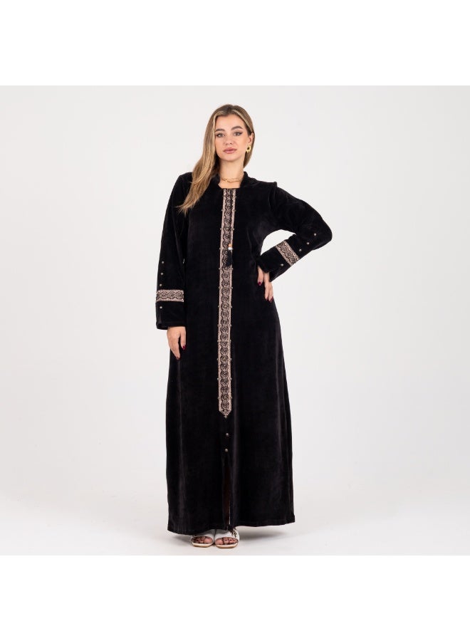 زيكوتكس | عباية قطيفة سوداء فاخرة بتطريز شرقي أنيق – تصميم عصري وراقي - Image 1