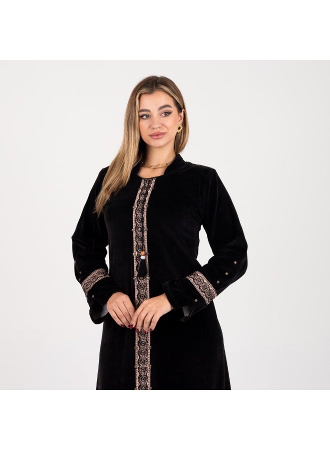 زيكوتكس | عباية قطيفة سوداء فاخرة بتطريز شرقي أنيق – تصميم عصري وراقي - Image 4