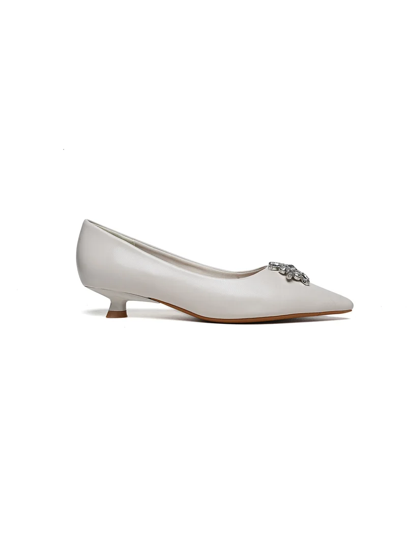 كيوبل embellished low heeled pump with rhinestone
