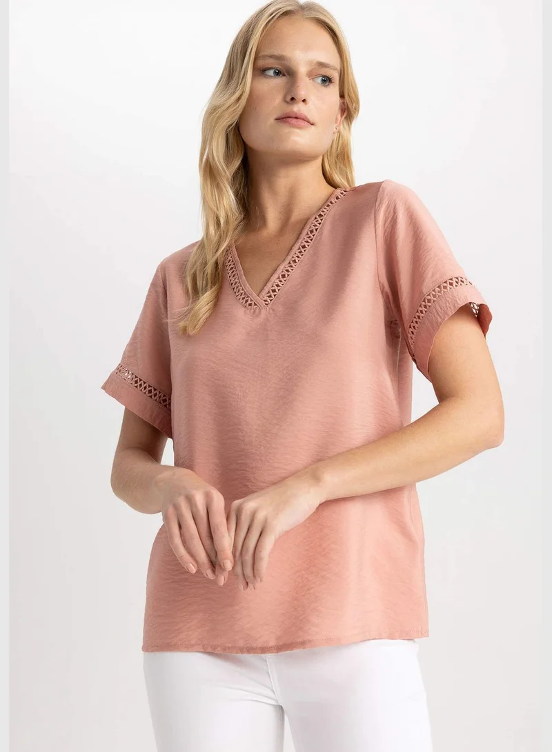 ديفاكتو Woman V Neck Woven Short Sleeve Blouse