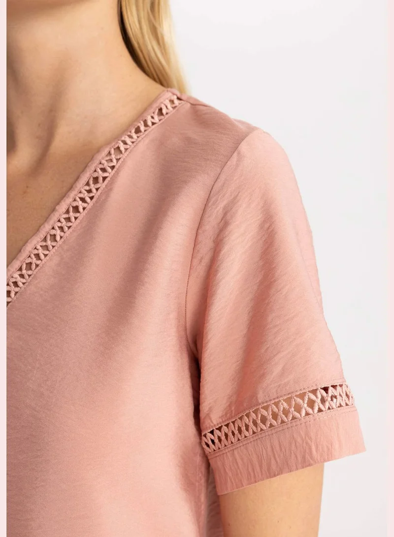 ديفاكتو Woman V Neck Woven Short Sleeve Blouse
