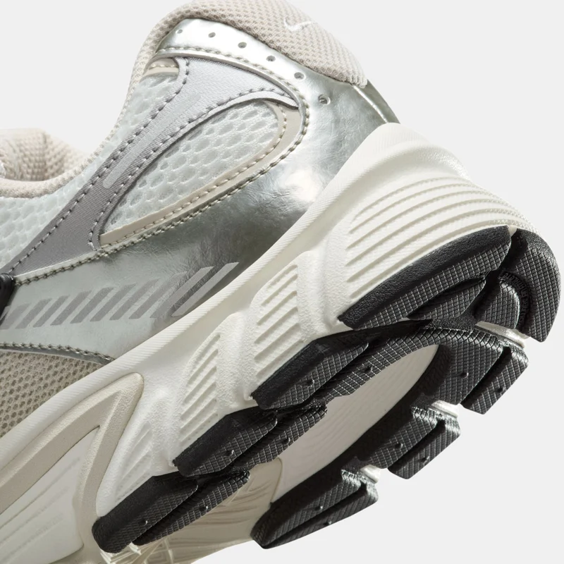 Nike Women's V5 RNR Shoes