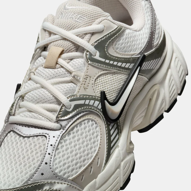 Nike Women's V5 RNR Shoes