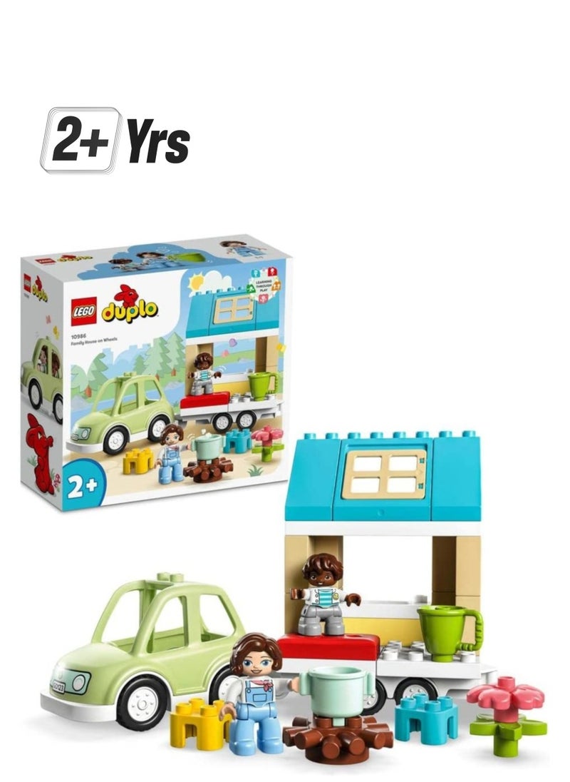 LEGO Family House on Wheels 10986  - Image 1