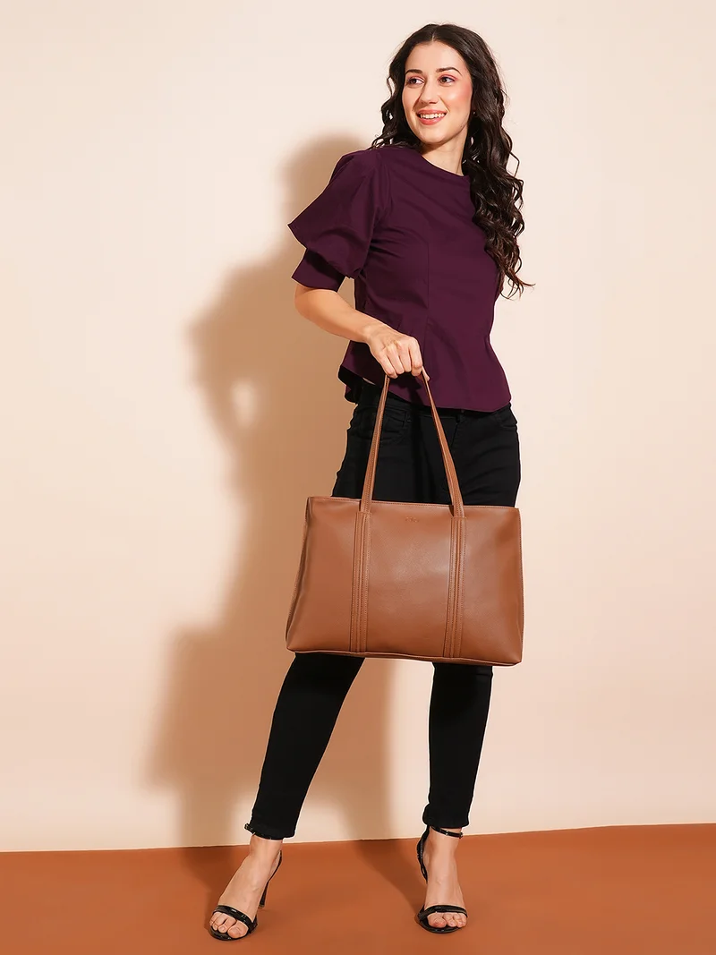 جلو باص حقيبة يد نسائية من جلد نباتي بلون بني محمر بمقابض مزدوجة وملمس مميز تتسع لحاسوب محمول حتى  بوصة