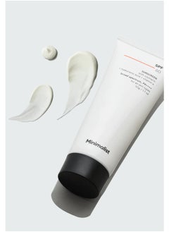MINIMALIST Sunscreeen With Potent Antioxidants Cream SPF 60 50gm  - Image 3