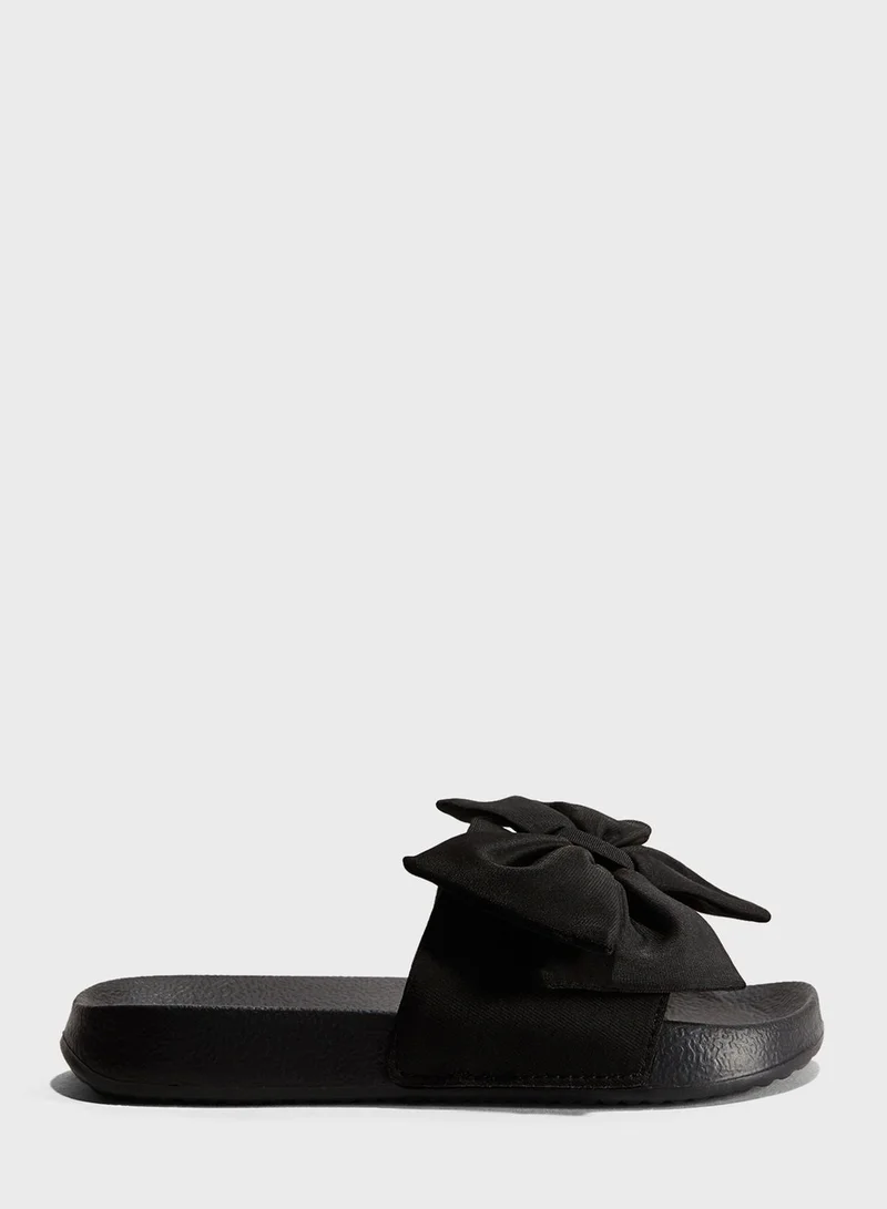 اتش اند ام Pool bow detail slides